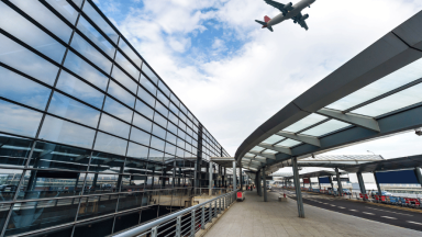 airport outfits combining comfort and street style 2026?