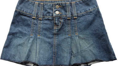 market day outfits with denim skirts and woven bags: 5 looks