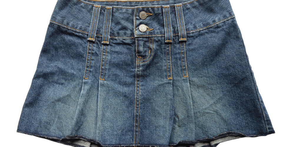 market day outfits with denim skirts and woven bags: 5 looks