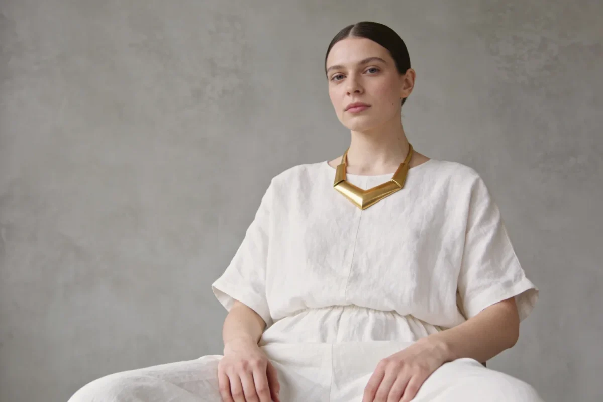 how to accessorize minimalist outfits with statement jewelry